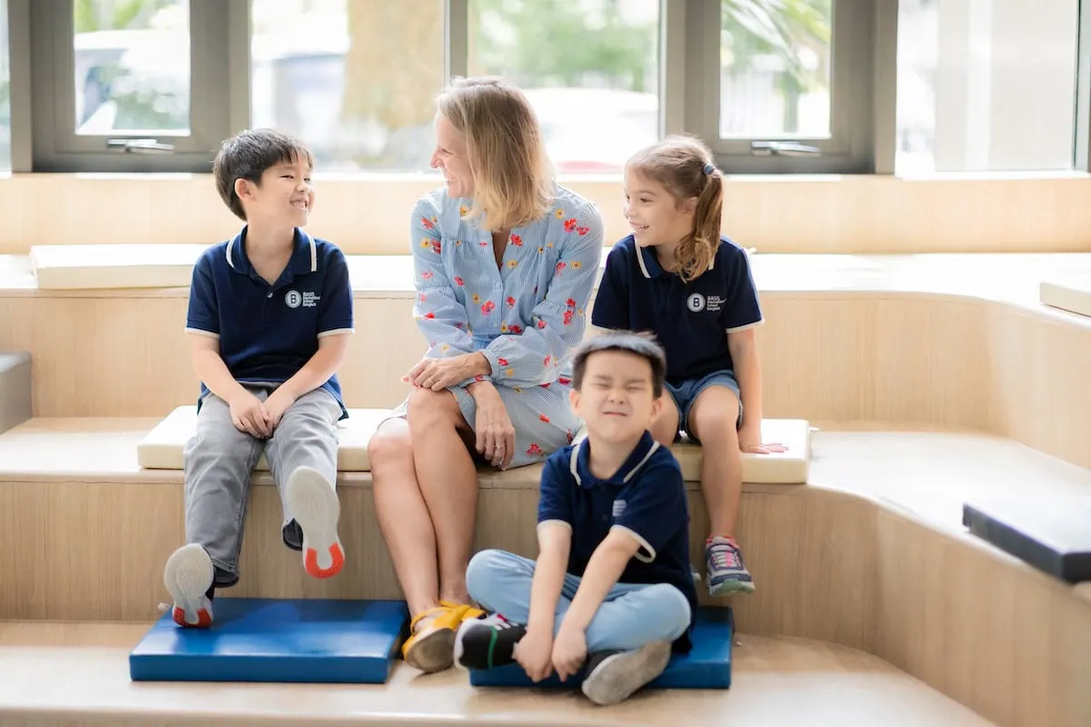 A supportive teacher-student interaction while preparing for international school in Bangkok