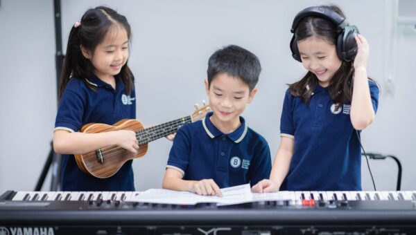 CR5_0471 BASIS International School Bangkok students playing keyboard and ukulele together from sheet music